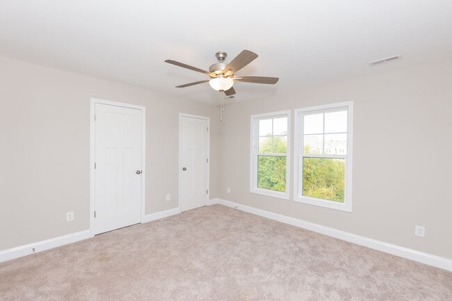 Building Photo - MOVE-IN READY