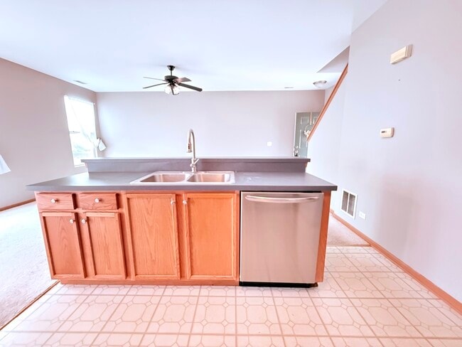 Building Photo - 3984 Blackstone Dr