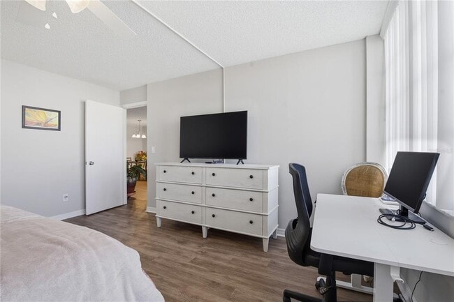 Building Photo - 7540 Bay Island Dr S