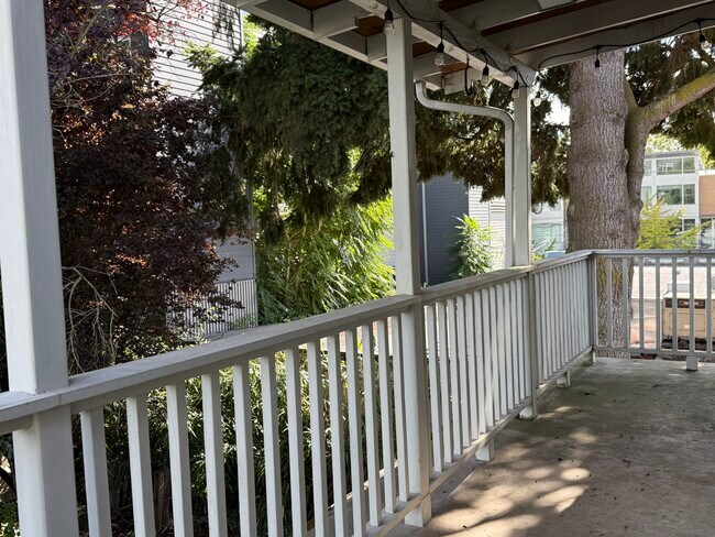 Building Photo - 1422 SE 34th Ave