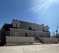 Building Photo - 823 Hart St