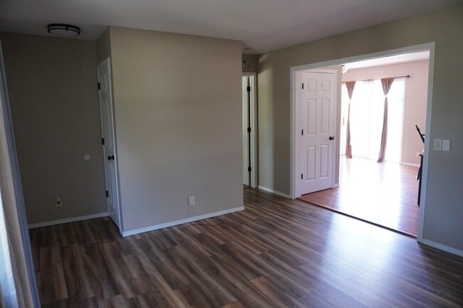 Building Photo - 37 Ems D22A Ln