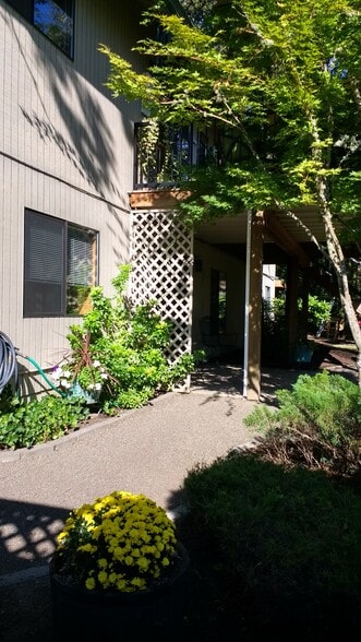 Building Photo - 18035 Upper Midhill Dr
