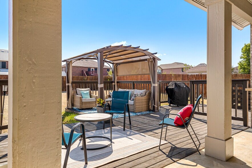 Building Photo - 311 Evening Grosbeak Dr