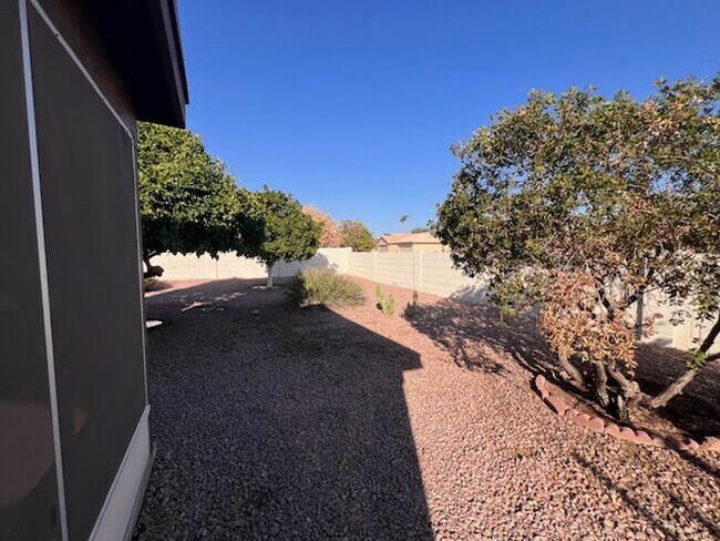 Building Photo - 25246 S Glenburn Dr