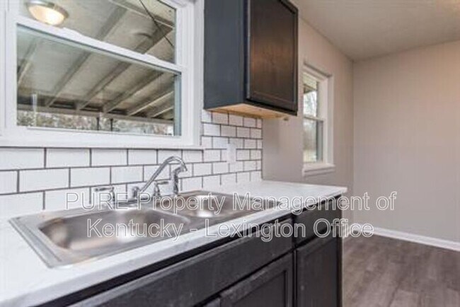 Building Photo - 1512 Shelburn Ct