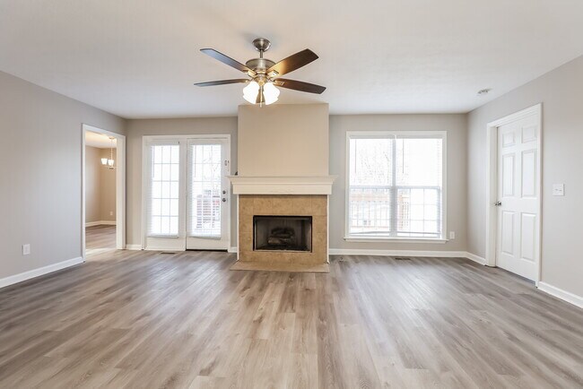 Building Photo - 721 Shandale Dr