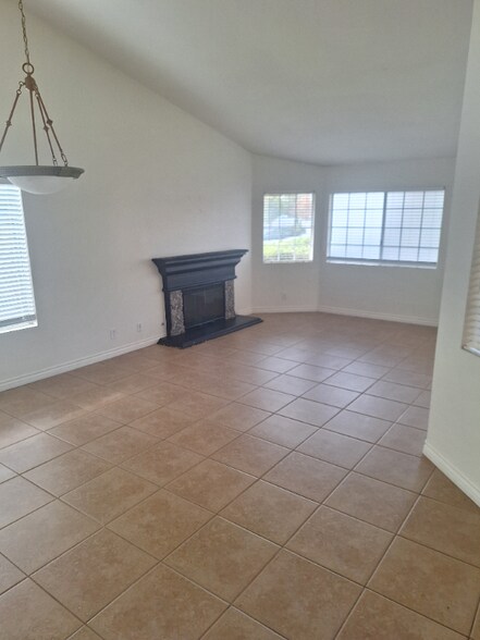 Building Photo - 39751 Amberley Cir