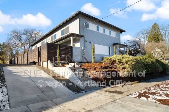 Building Photo - 725 SE 78th Ave