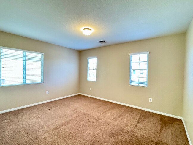 Building Photo - 5517 Roans Prairie St