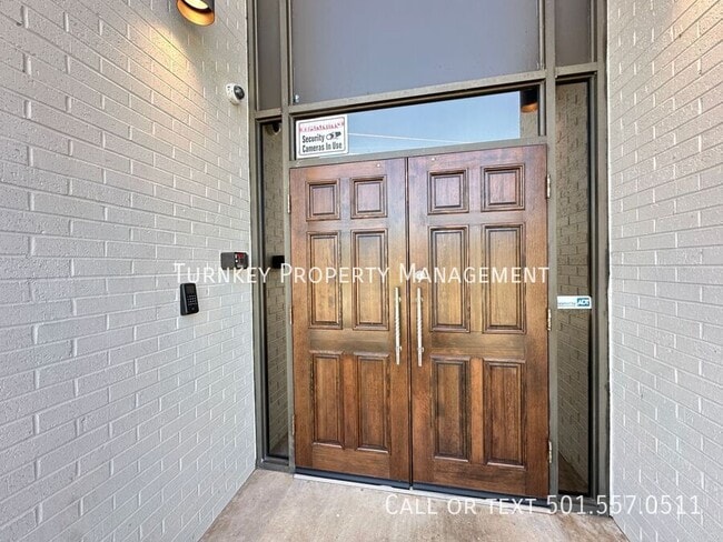 Building Photo - 915 North Street