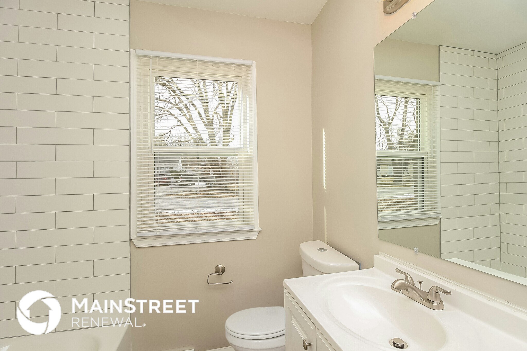 Building Photo - 11805 E Lawndale Ave