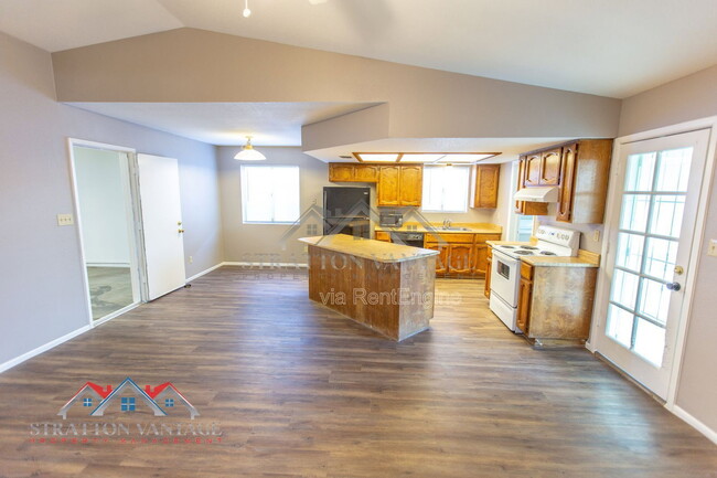 Building Photo - 3749 E Hopi Ave