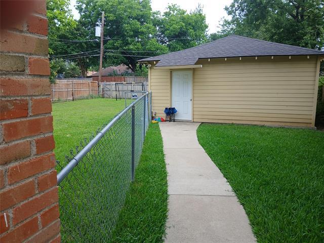 Building Photo - 3728 Seguin Dr