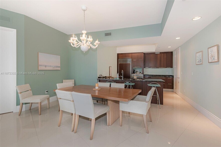 Building Photo - 16001 Collins Ave