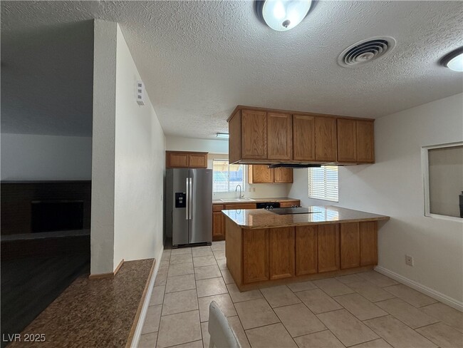 Building Photo - 5643 S Pecos Rd