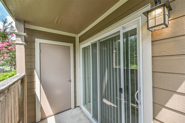 Building Photo - 1860 White Oak Dr
