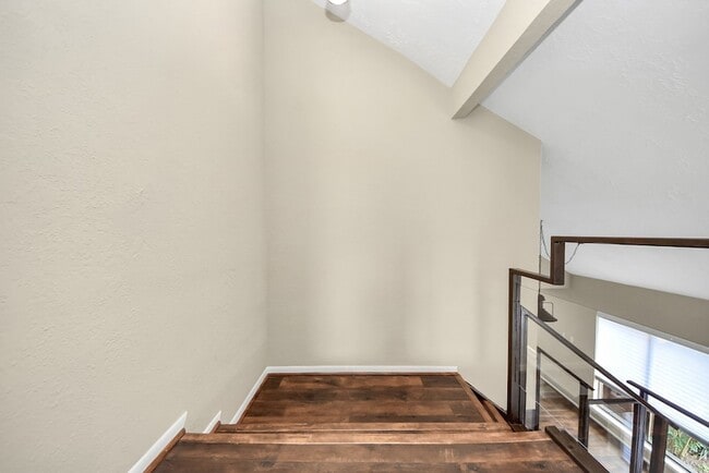Building Photo - 651 Davis Rd