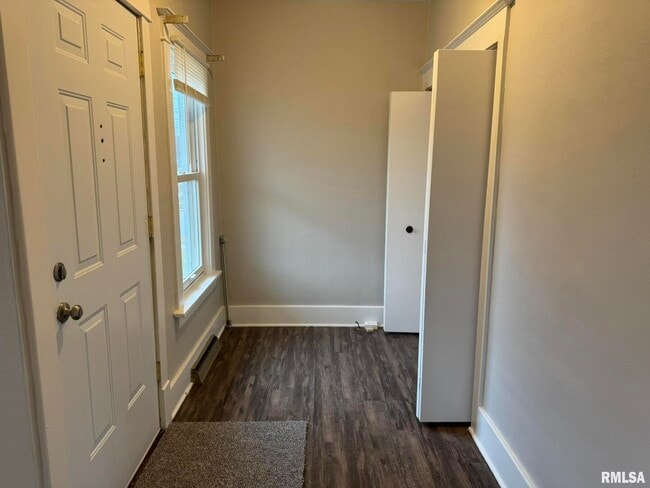 Building Photo - 3122 W Locust St