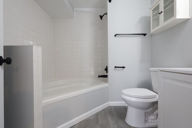 Building Photo - Beautiful 3 Bed 2.5 Bath w/2 Car Oversized Garage