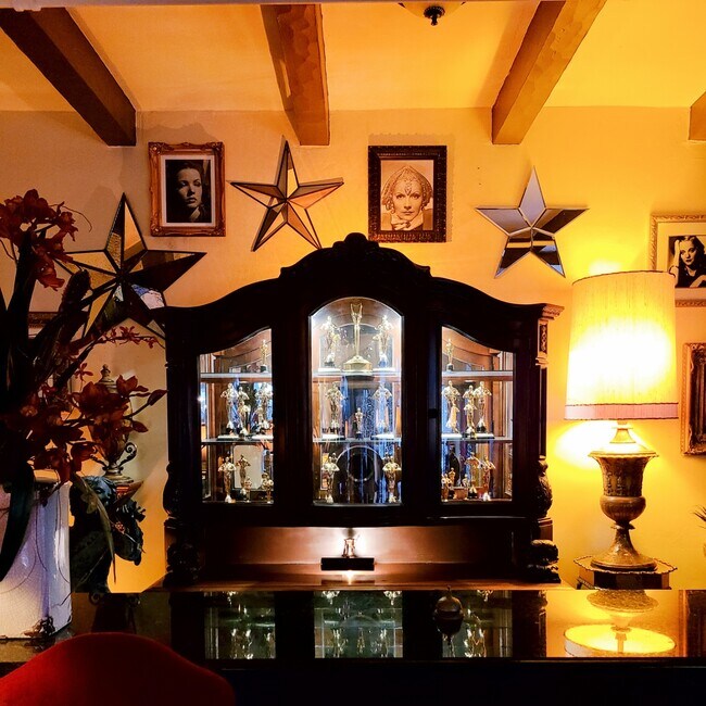 Chateau Alto Nido Apartments 1851 Ivar Ave Los Angeles CA 90028