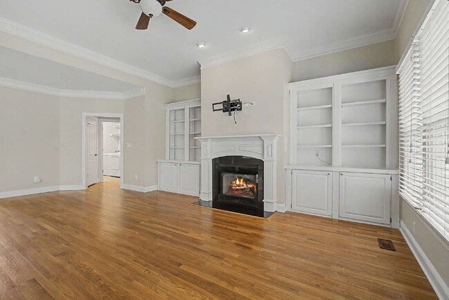Building Photo - Spacious and Move-in Ready 4-Bedroom in Cary!