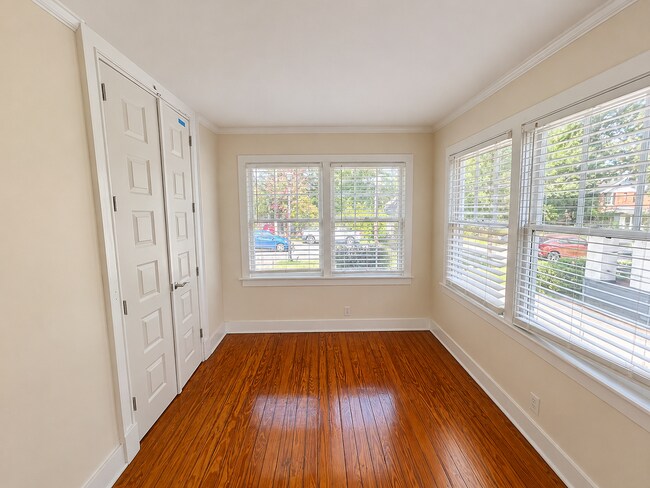Building Photo - 915 Laurens St
