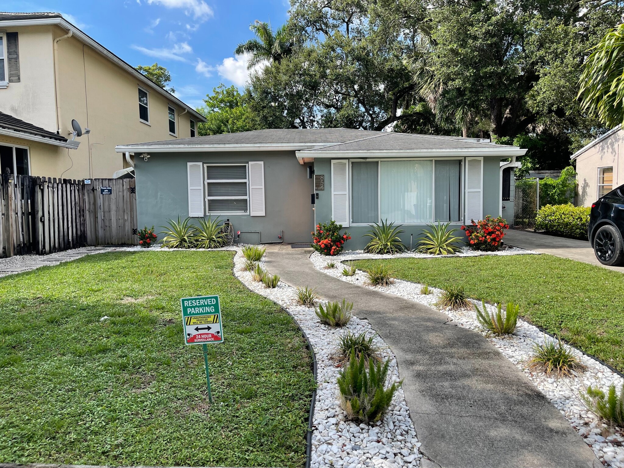 Building Photo - 854 SW 11th Ct