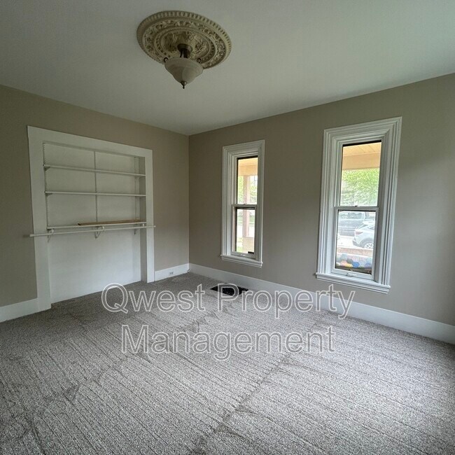 Building Photo - 221 Hollister Ave SE