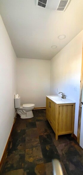 Master bath 2 - 621 W Solana Ave
