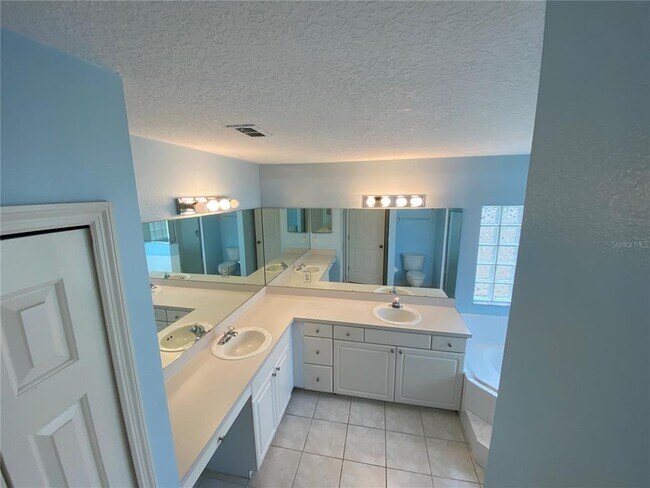 Building Photo - 39913 Sun Glo Ct