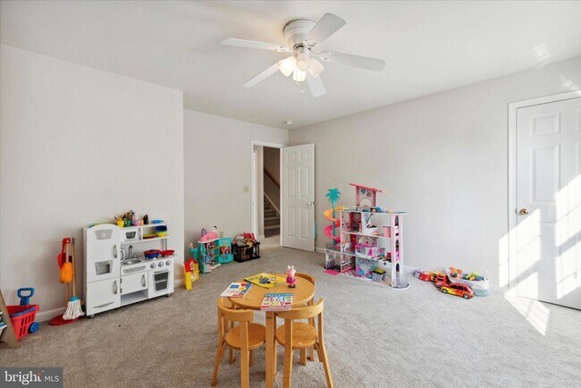 Building Photo - 535 Gerhard St