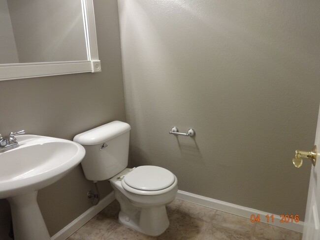 Building Photo - Beautiful Willow Glen 3 Bedroom 2.5 Bath E...