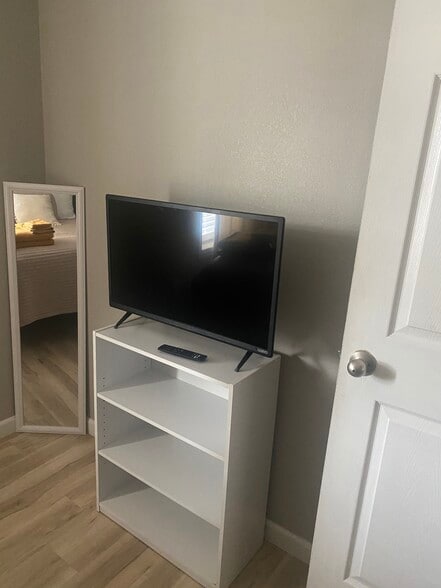 Building Photo - 101 S Buchanan St