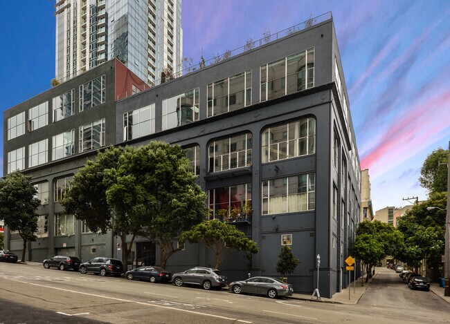 Building Photo - 346 1st St