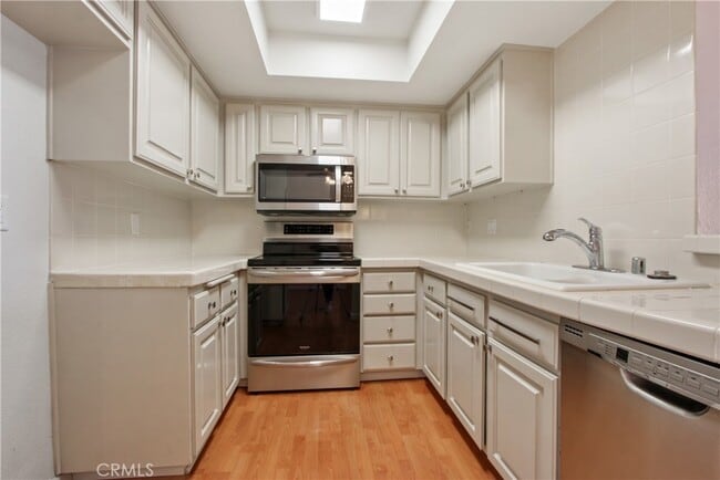 Building Photo - 278 N Wilshire Ave