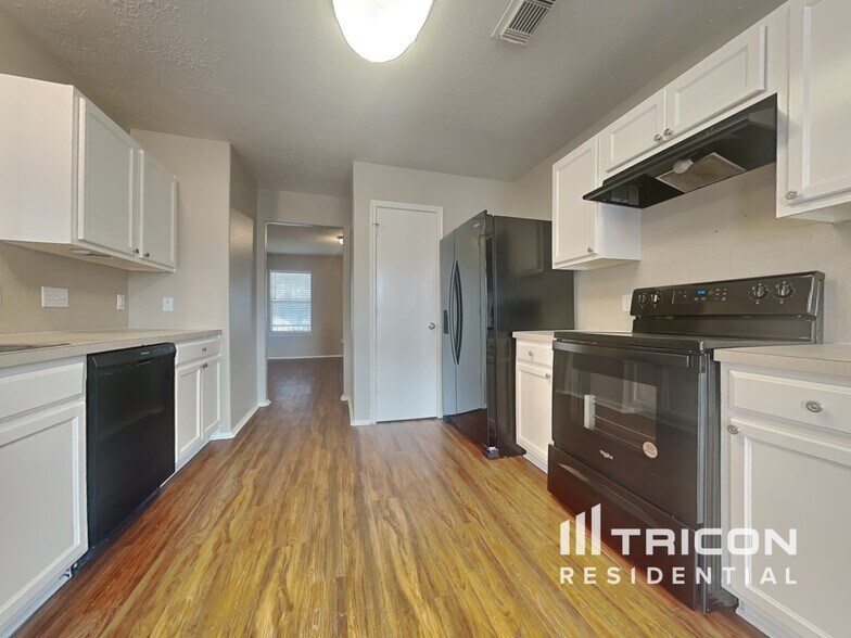 Building Photo - 16783 Fallen Timbers Dr