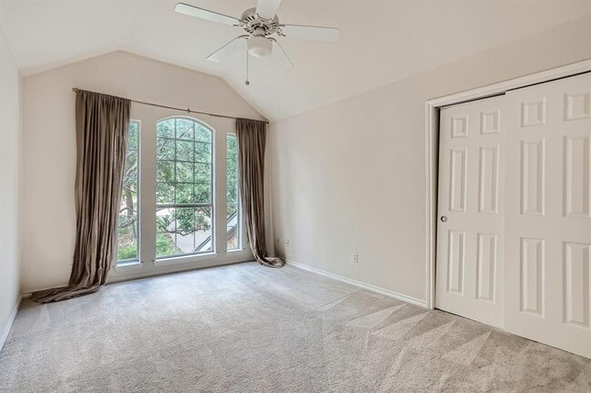 Building Photo - 9256 Scenic Bluff Dr