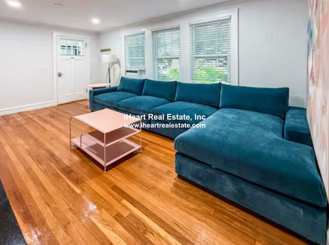 Building Photo - 65-67 Saint James Cir. Unit 1