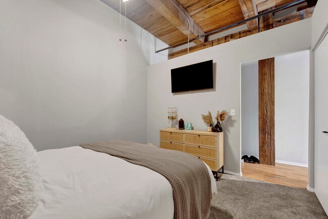 Building Photo - 625 W Jackson Blvd