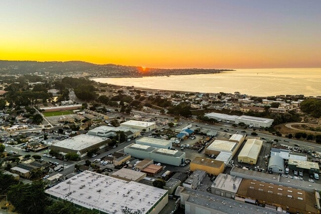 Building Photo - 37 Portola Ave