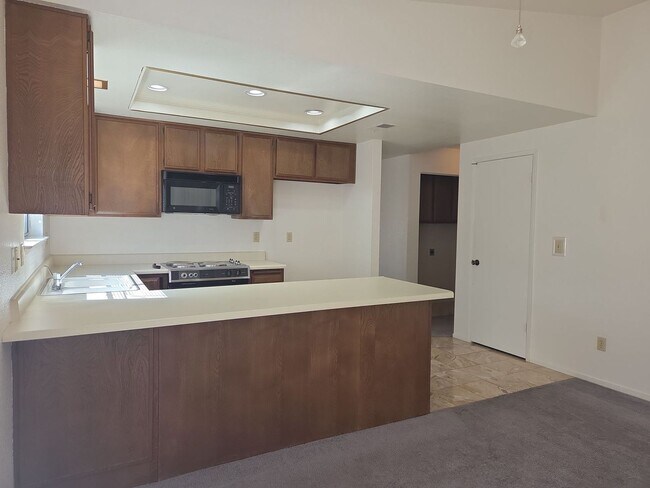 Building Photo - 203 Catalpa Ln
