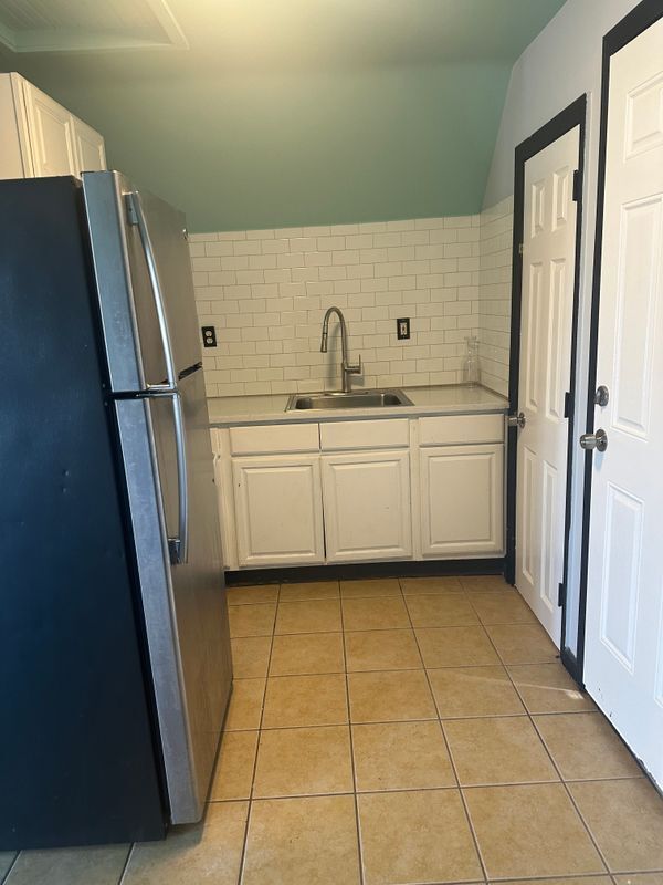 Building Photo - 220-222 Beardsley Street, 3rd floor