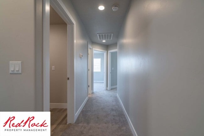 Building Photo - Spacious Townhome in Hurricane Heights