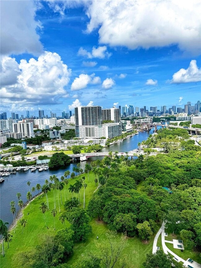 Building Photo - 1861 NW S River Dr