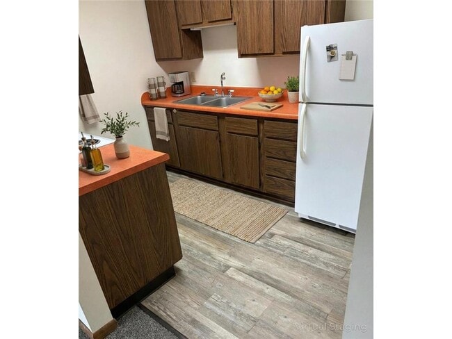 Building Photo - 102 Madison Ave N