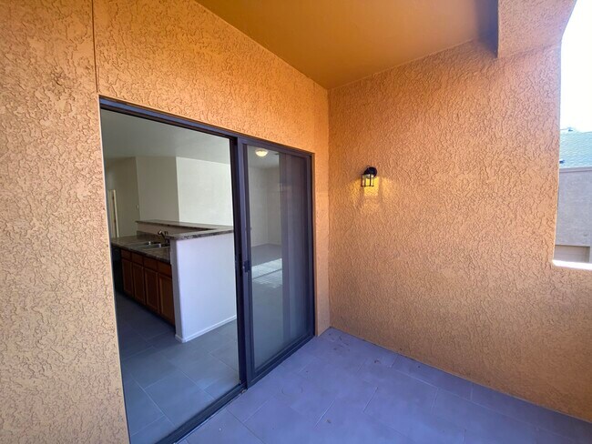 Building Photo - 1262 E Weimer Cir