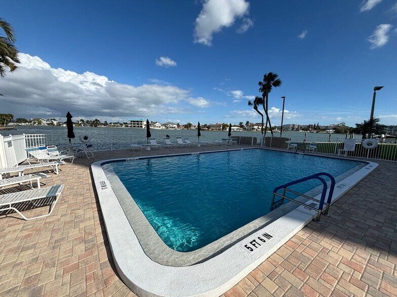 Building Photo - 420 64th Ave