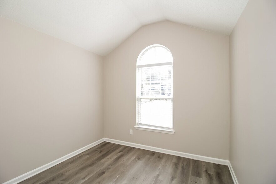 Building Photo - 714 Cherry Branch Cir