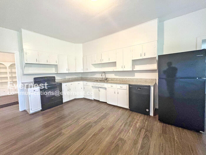 Building Photo - 253 11th Ave NE